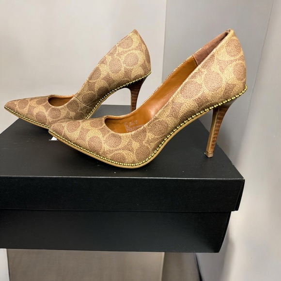 COACH Samantha Pump Point Toe 3.25” Heel signature logo bead chain size 5.5 - Picture 11 of 15